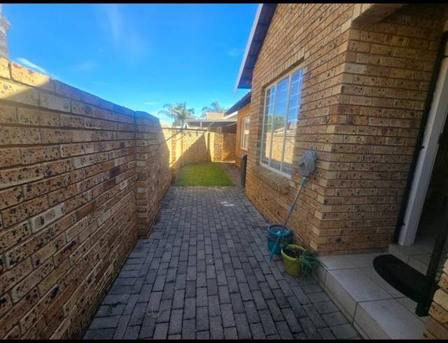 3 BEDROOM TOWNHOUSE FOR SALE IN ANNLIN